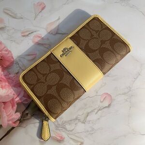 New Coach F54630 Accordion Zip Wallet In Signature Canvas, Khaki / Vanilla